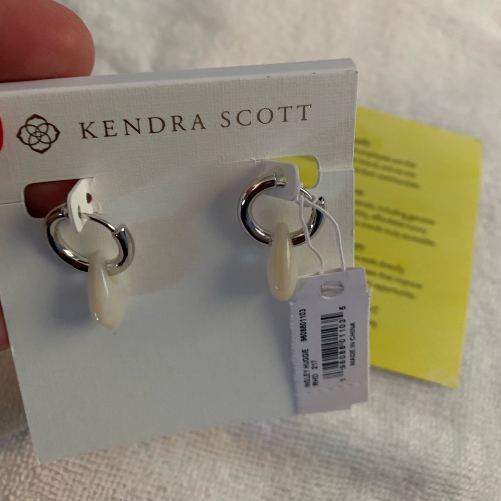 Kendra Scott Huggie earrings. NWT bag and paperwork